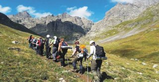 Adanalı Dağcılar Kaçkar Dağı Zirvesine Çıktı