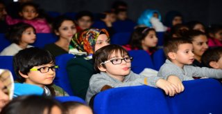 Beylikdüzünde Ücretsiz Tiyatro Ve Sinema Sezonu Açıldı