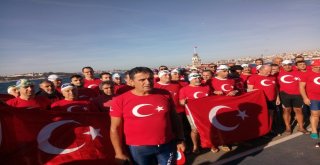 Cumhuriyetin Kuruluş Yıl Dönümünde Kız Kulesine Yüzerek Geçtiler