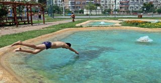 Antalyada Çocukların Süs Havuzu Keyfi