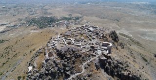 Tarihi Gevale Kalesi Ortaya Çıkarılıyor