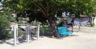 Başkan Özakcan, Kuloğulları Mahallesinin Çocuklarını Sevindirdi