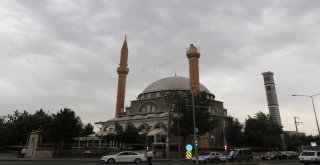 Hem Kendinin Hem De Çevredekilerin Canını Tehlikeye Attı