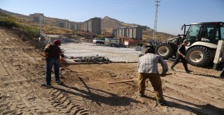 Bahçebaşı Mahallesinde Parke Ve Yaya Yolu Çalışması Sürüyor