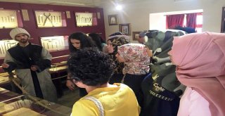 Aydınlı Gençler Şehirleri Gezerek Öğreniyor