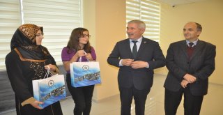 Kuran-I Kerim Öğrenen Miniklere Tablet Hediyesi