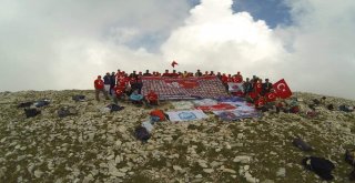 Bursalı Dağcılar 15 Temmuz Şehitlerini Zirvede Andı