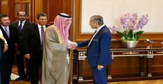 Suudi Arabistan Dışişleri Bakanı Cubeyr, Malezya Başbakanı Muhammed İle Görüştü