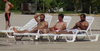 Vatandaşlar Serinlemek İçin Havuzlara Akın Etti