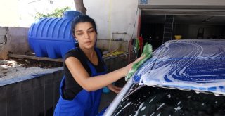Mersinde Oto Yıkamacı Kadınlar Erkeklere Taş Çıkartıyor