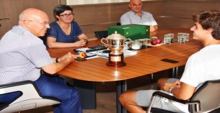 Başkan Eşkinat, Şampiyon Yankı Erel İle Buluştu