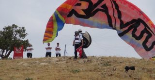 Mardinde 15 Temmuz Şehitlerini Paraşütle Atlayarak Andılar