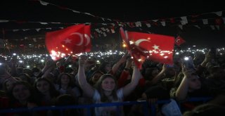 Antalyalılar Cumhuriyet Bayramını Yalınla Kutladı