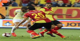 Spor Toto Süper Lig: Göztepe: 0 - Fenerbahçe: 0 (İlk Yarı)