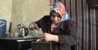 (Özel) İki Çocuk Annesi Kadın Evde Sıkılınca Bakır İşleme Ustası Oldu