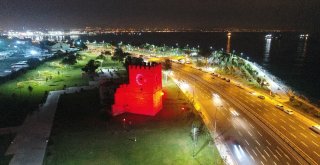 (Özel Haber) İstanbulun Surları Kırmızı Beyaza Büründü