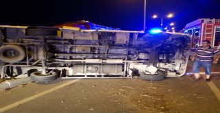 Burhaniyede Kamyon Minibüse Çarptı 10 Yaralı