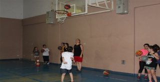 Tekirdağlı Öğrenciler Tatili Basketbol Yaz Okuluyla Değerlendiriyor