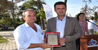 Başkan Sarıkurttan Sarılar Mahallesine Teşekkür Plaketi