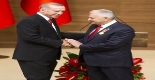 Yıldırım: Şahsıma Tevdi Edilen Bu Şeref Madalyasını 40 Yılı Bulan Devlet Ve Millet Hizmeti İle Eşsiz Yol Arkadaşlığımızın Bir Nişanesi Olarak Görüyorum