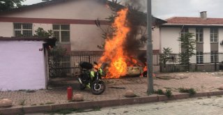 Beyoğlunda Doğalgaz Kutusu Alev Alev Yandı