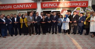 Hasan Basri Çantay Gençlik Merkezinden Öğrencilere Gıda Yardımı