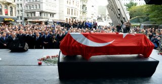 Ara Güler Son Yolculuğuna Yanından Hiç Ayırmadığı Fotoğraf Makinesi İle Uğurlandı