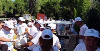 Otel Çalışanları, Yerli Ve Yabancı Tatilcilerle Çöp Topladı