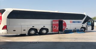 Otobüs, Peronda Bekleyen Yolcuların Arasına Daldı: 3 Yaralı