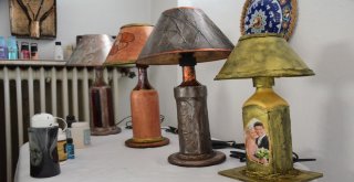 Atık Şişelerden Ürettiği Abajurlar, Ek Gelir Kapısı Oldu