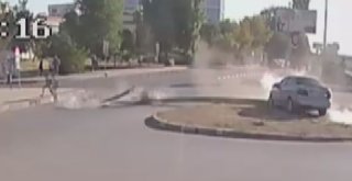 Beton Direğin Altında Kalmaktan Son Anda Kurtuldu