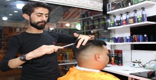 Dağda Tıraş Yapan Berberin Hedefi Eyfel Kulesi