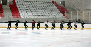 Yenimahallenin Senkronize Buz Takımı Kampta