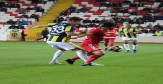 Spor Toto Süper Lig: Dg Sivasspor: 0 - Fenerbahçe: 0 (İlk Yarı)