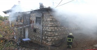 Babasının Evini Ateşe Verdi, Silah Doğrultup Kimseyi Yaklaştırmadı