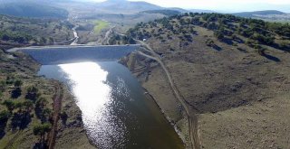 Serinlemek İçin Girdiği Gölette Bataklığa Saplandı