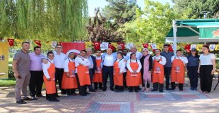 Mutlu Kafenin Çalışanlarından Bayram Tebrik Kartı