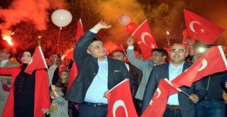 İzmirdeki Cumhuriyet Coşkusu Gece Boyu Devam Etti