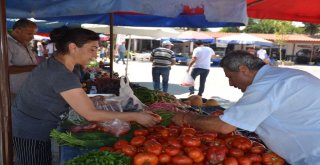 Kuşadasında Soğucak Pazarı İlgi Görüyor