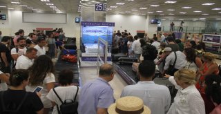 Atatürk Havalimanında Son Gün Yoğunluğu