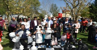 Çocuklar Bu Şenlikte Yeteneklerini Geliştiriyor