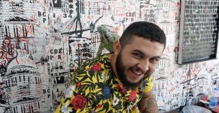 İş Yerinde Beslenen İguana İlgi Odağı Oldu