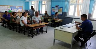 Datça Jandarmasından Öğretmenlere Trafik Bilgilendirmesi