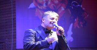 Altan Erkekli, Edremitte Tuncel Kurtiz Anısına Sahneye Çıktı