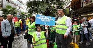 Minikler Başkan Usta İle Sokaklardaki Çöpleri Topladı