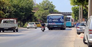 Az Önce Kaldırılan Cenaze Bile İnsanları 100 Metrelik Üst Geçide Yürütemedi