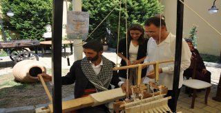 Türkiyenin Değişik İllerinden Gelen Dokumacılar Hünerlerini Sergiledi