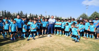 7 Bin Çocuk Ücretsiz Futbol Eğitimi Alacak