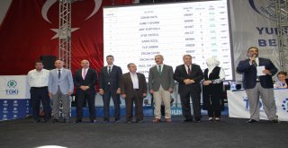 İlk Kez Ev Sahibi Olmanın Mutluluğunu Yaşadılar