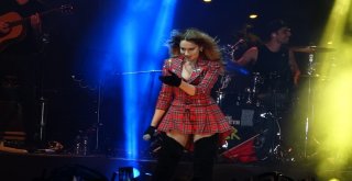 Hadise Zafer Bayramıında Mersinlileri Coşturdu